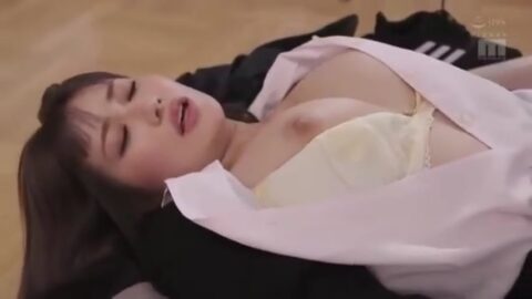 【藤森里穂】黒髪巨乳の女教師がマサカの展開で罰ゲームガチファック！熟れたカラダを男に貪られる