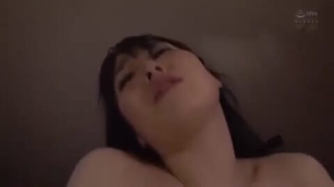 【月野かすみ】黒髪スレンダーの巨乳素人をホテルでハメ撮りSEX!激しい腰使いで絶頂させる