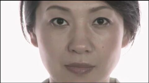 黒髪のスレンダー人妻が息子に求められ、汗だくの身体で濃厚FUCKに溺れる！