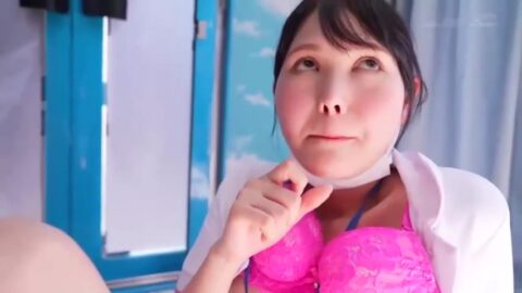 色白スレンダーな女子大生ナースが巨根を優しく奉仕抜き！
