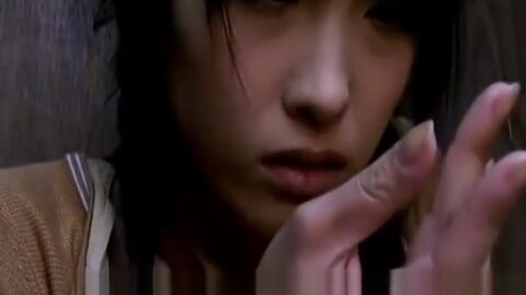 【神納花】色白でスレンダーな黒髪美少女が自宅で正常位と騎乗位で濃厚SEX!手コキしながらの甘いキスに悶える!